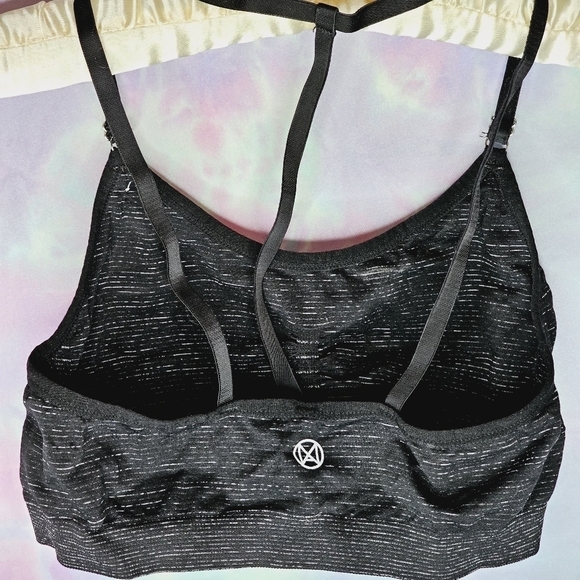 Move by Ardene Black & White Pinstripe Lightweight Strappy Sports Bra Size M-L - Picture 5 of 6